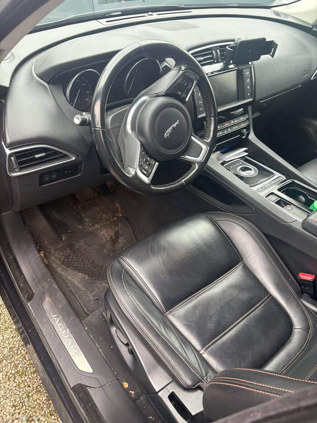 Véhicule avant nettoyage detailing Satuclean — photo 1